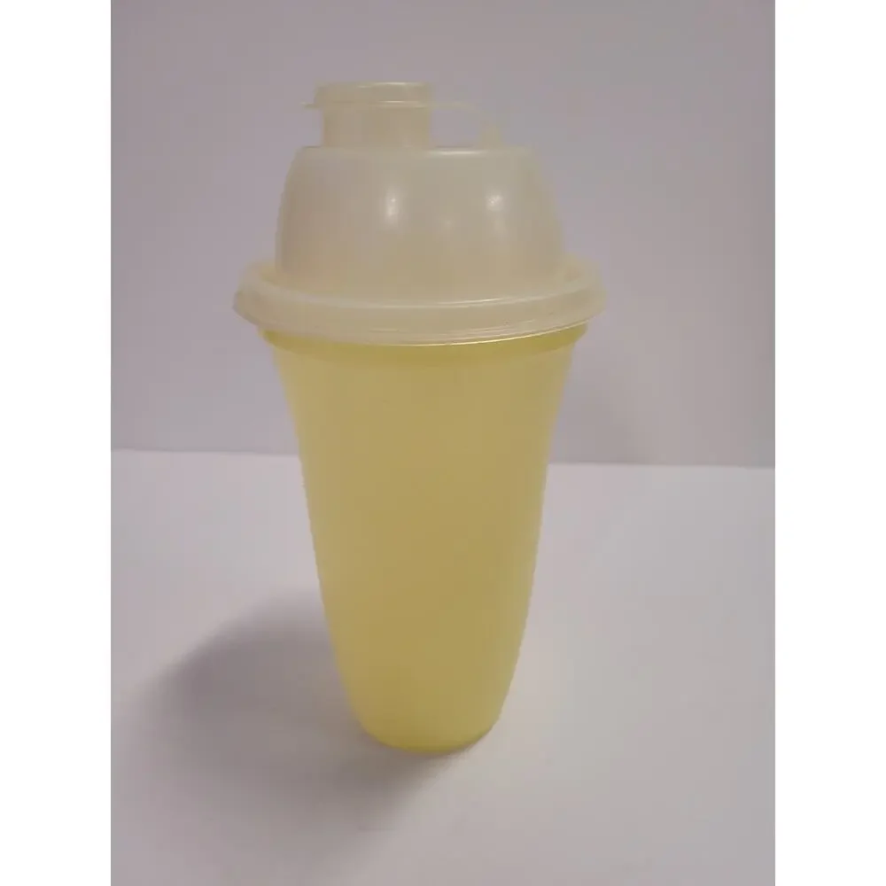 Tupperware Mini Quick Shake 16 oz. Yellow Vintage Gravy Salad Dressing 70's